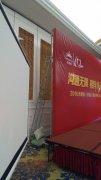 广州喷画背景架安装喷绘桁架对比
